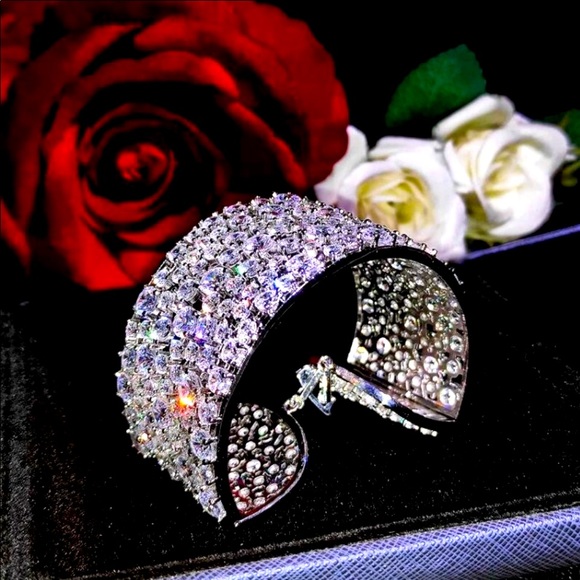 Unique Luxury Designer Bridal Bracelet - Picture 3 of 12